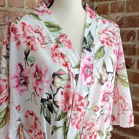 Show Me Your MuMu floral wrap robe O/S - Picture 2 of 9